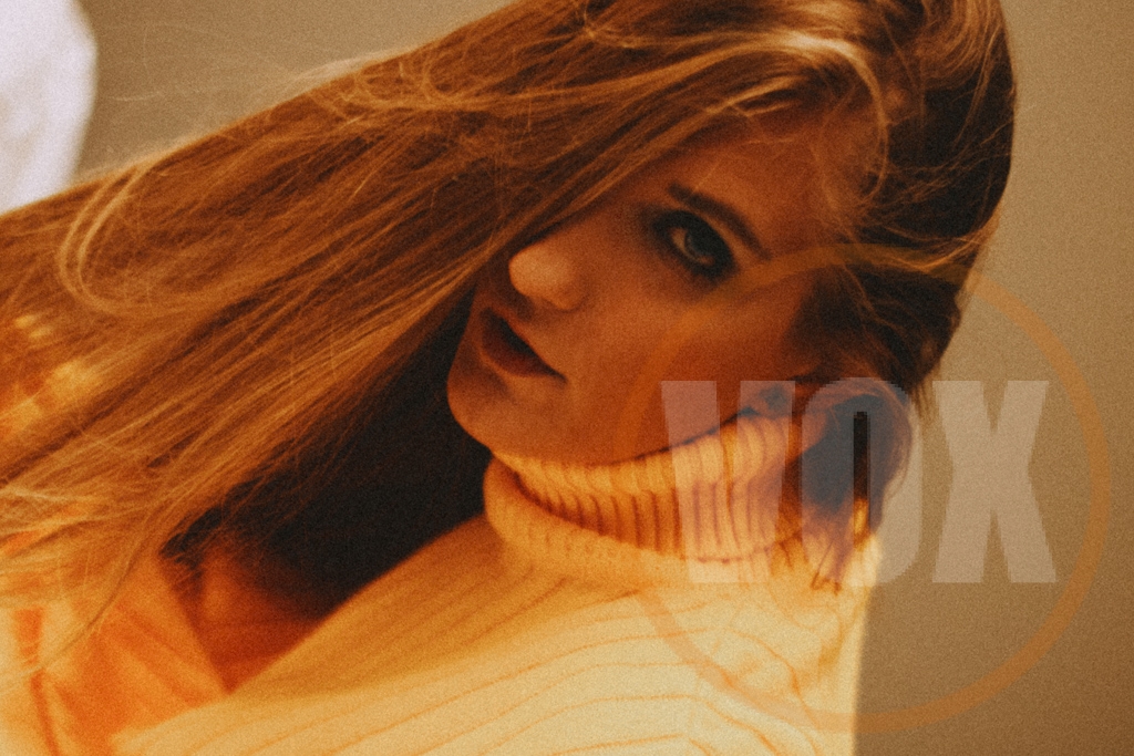 Sweater Girl ft. Sarah D. - Twenty Frames ⋆ Voxefx Media