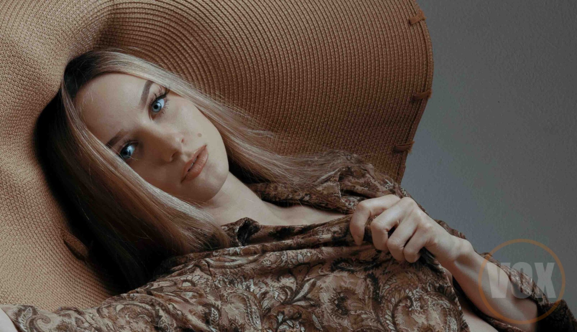 Back in the day, at Voxbox Studio in the DMV, I had the pleasure of working with Roxy Shaw, a stunning Glamour and Artistic Nude model